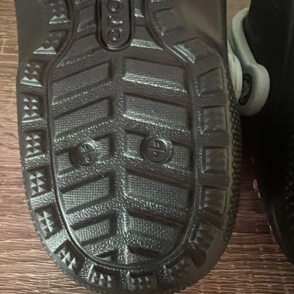 New Crocs Black and Pink Clogs Size 7 - Picture 11 of 12